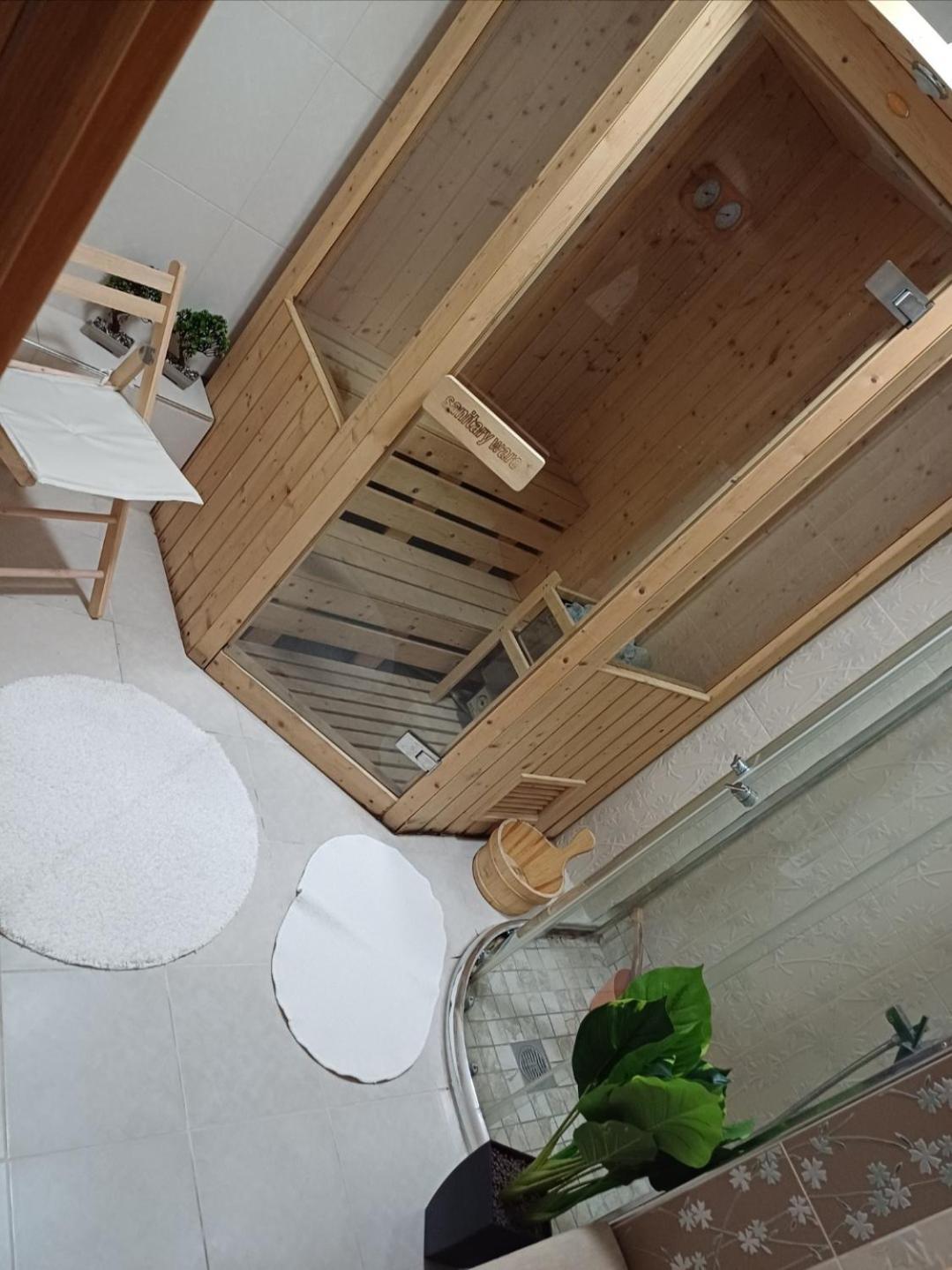 Crystal Aura Apartament *